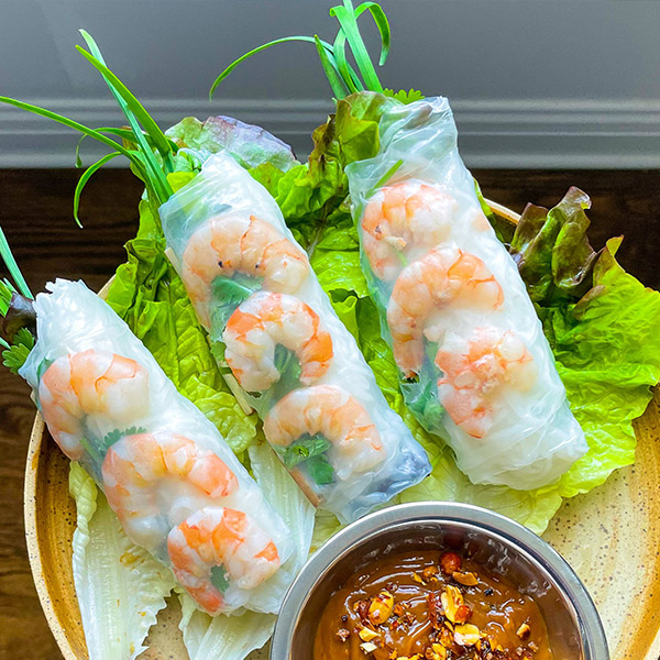 Fresh shrimp summer rolls served with dipping sauce